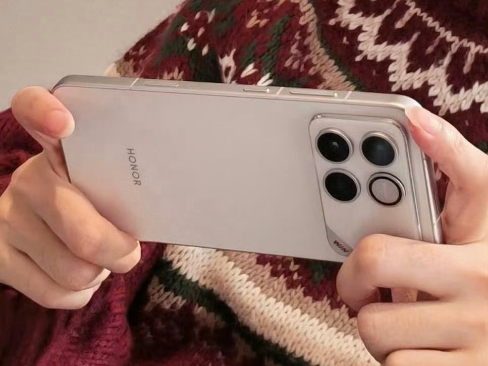 荣耀WIN真机上手照来了！这外观满分10 的话能给几分？这可是首款骁龙8EGen