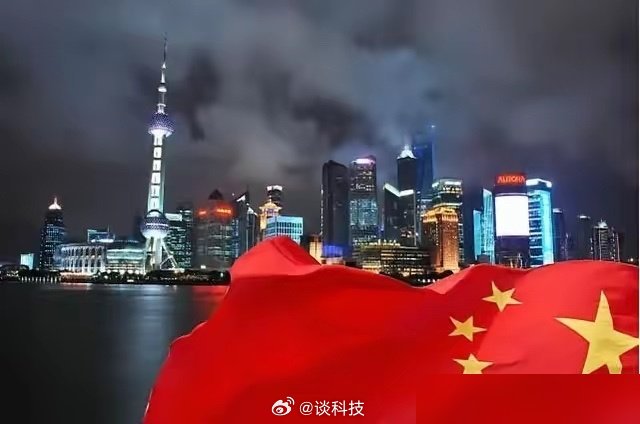 发现一个挺扎心的现象：每次中国科技有点硬核突破，最先跳出来泼冷水的往往不是外人，