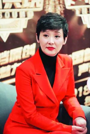 演员，徐帆说，我觉得冯小刚在导演这个行业里头挺奇特的，他是从美术出身，他能画两笔