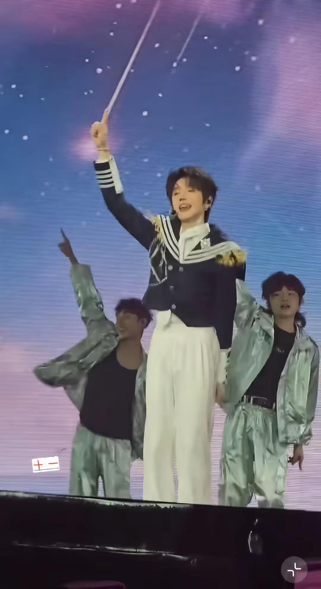 郝厉害🥳🥳那个一点力气都不想出的人居然跳舞这么厉害🥵🥵🥵🥵