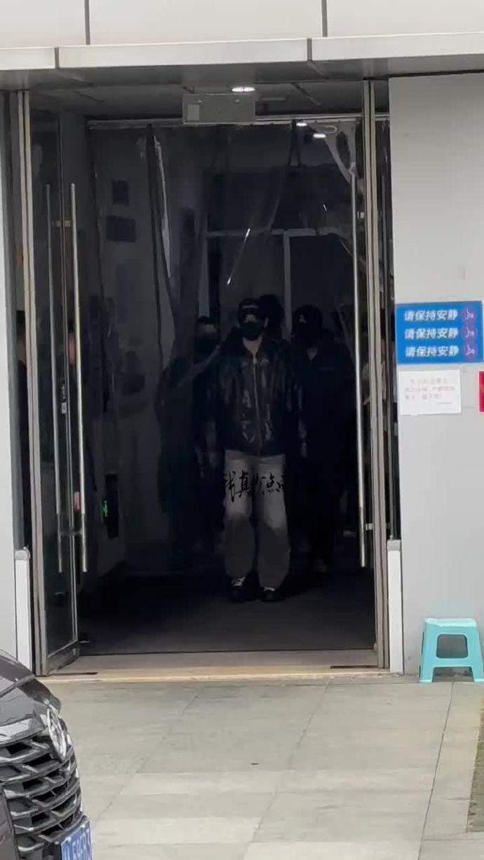 时代少年团王者荣耀上班了 时团王者荣耀新春表演赛直播上班 时团王者荣耀新春表演赛