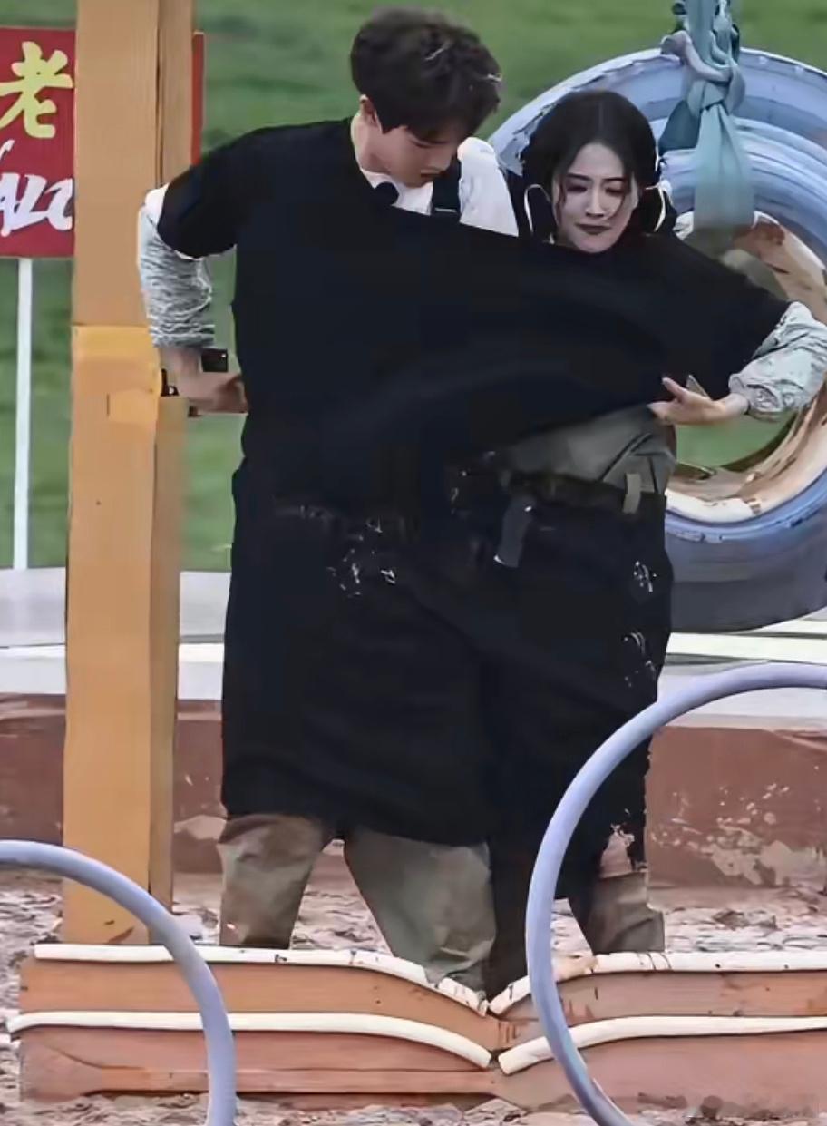 白鹿李昀锐录制同框路透，视频里有两个人很萌！ 