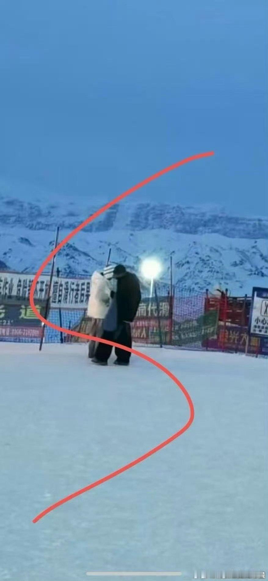 阿勒泰雪场偶遇宋亚轩刘耀文新疆雪场偶遇宋亚轩刘耀文阿勒泰雪场偶遇宋亚轩刘耀文 