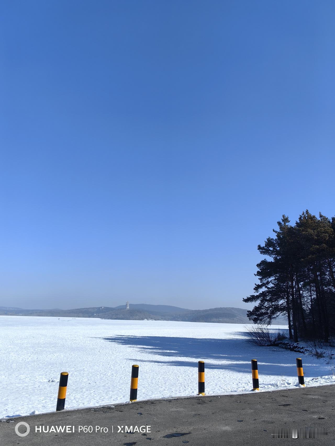 赛场判罚尺度不一确实容易引发争议。同场不同罚，既伤球员心态，也让球迷难以信服，公