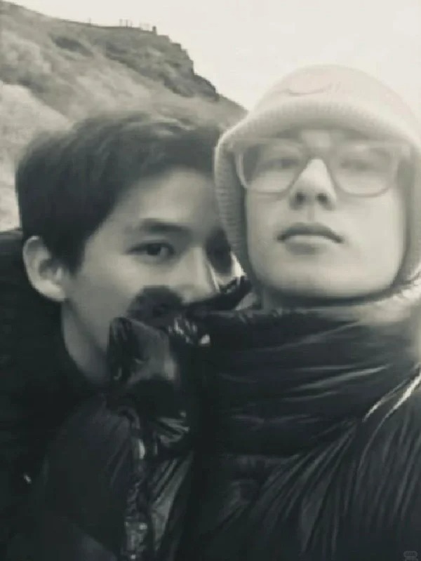 娱乐[超话]  这张胡先煦和王安宇的合照还是第一见 