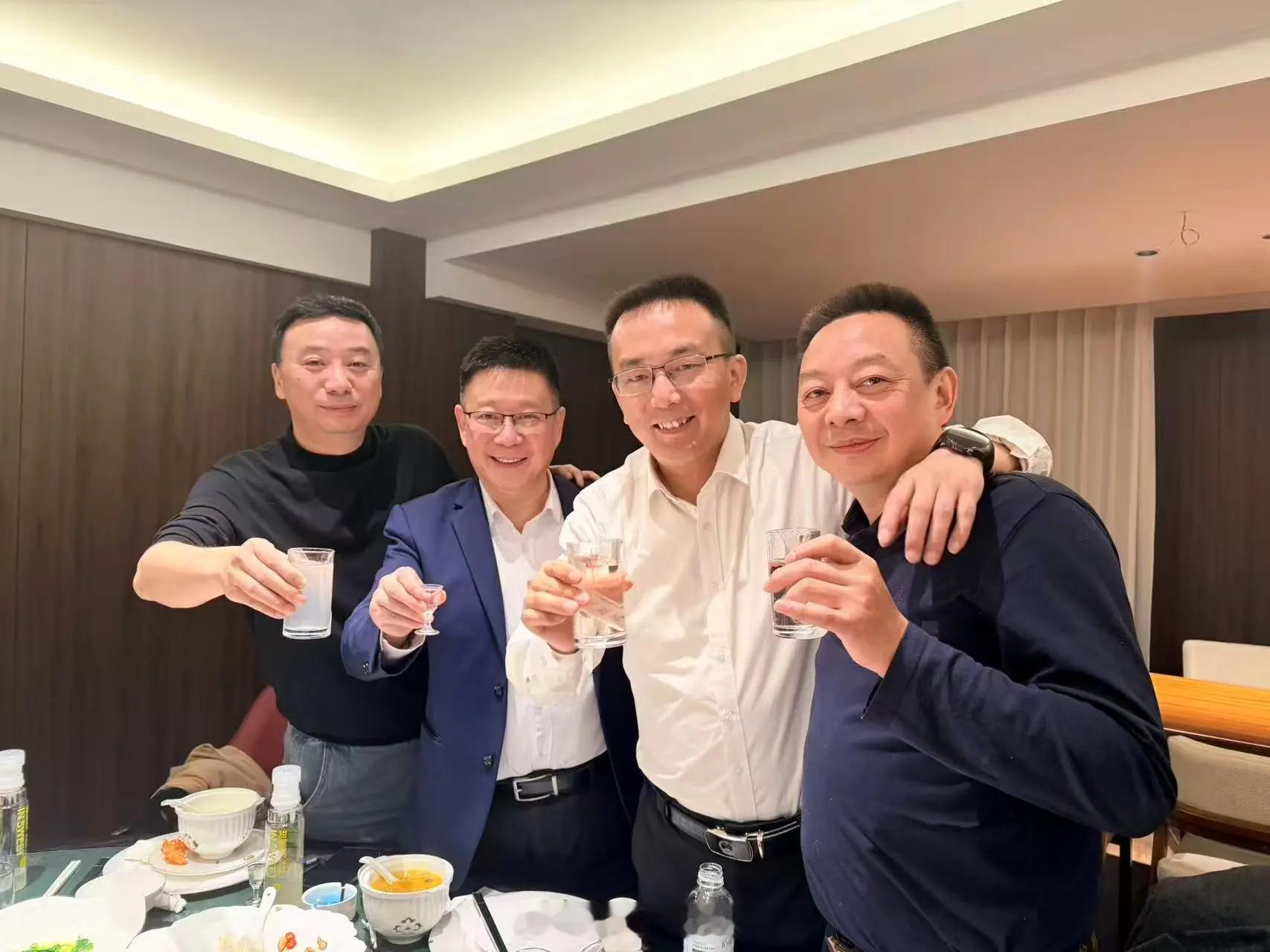 左二这个大叔不错
