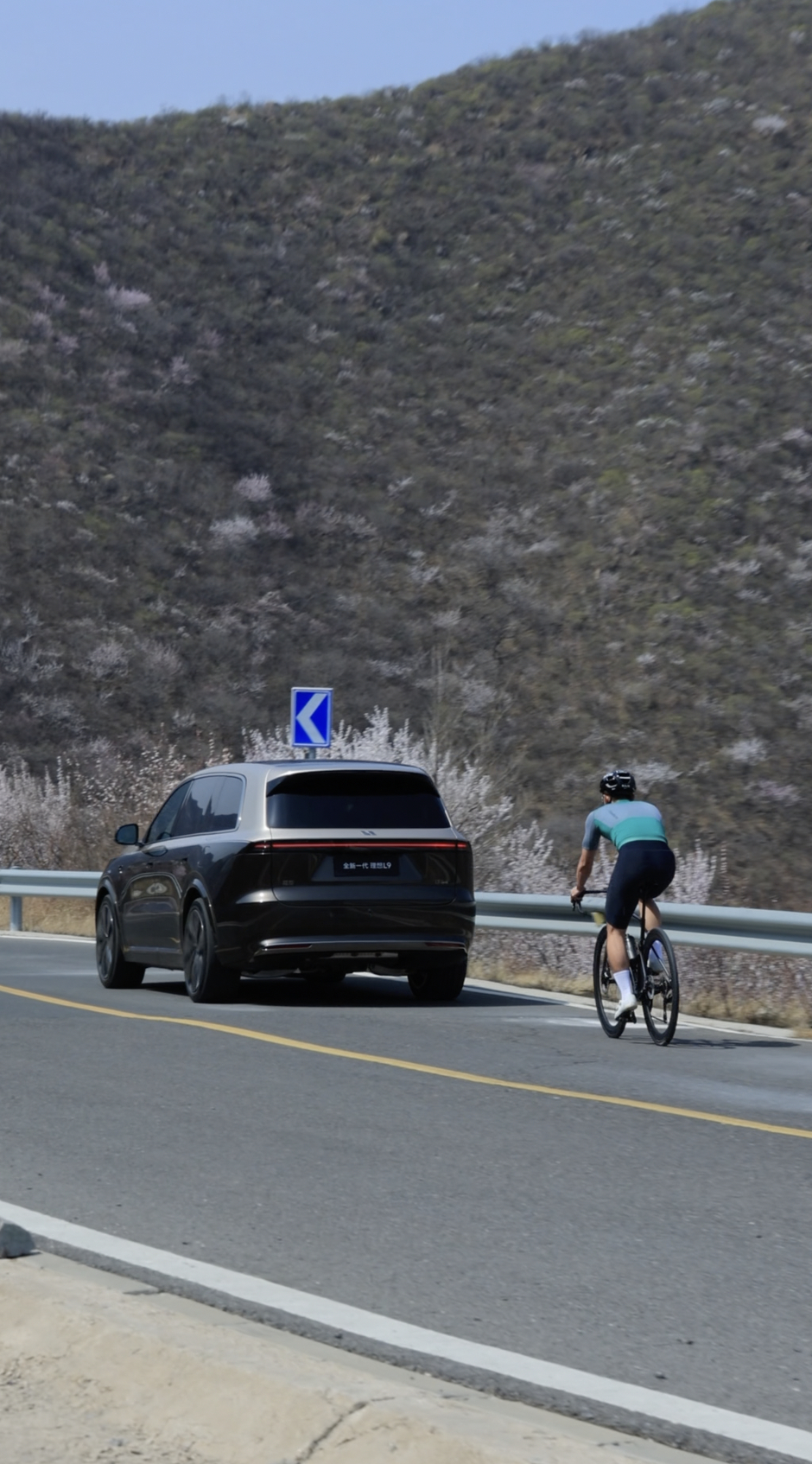 全新理想L9实车曝光了，之前是看的官方宣传图，这次直接是野生的全新一代理想L9 