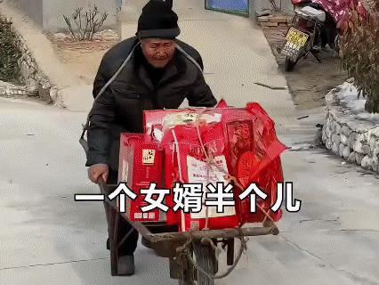看这组画面，心里暖烘烘又酸酸的。妻子离世20多年，80多岁的女婿仍坚持走一小时山