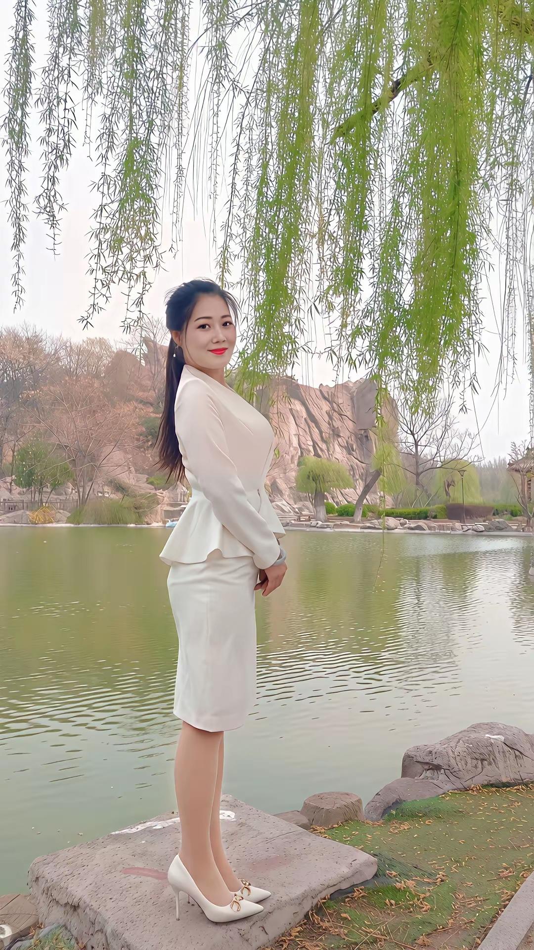 可以看看你相册的月亮吗