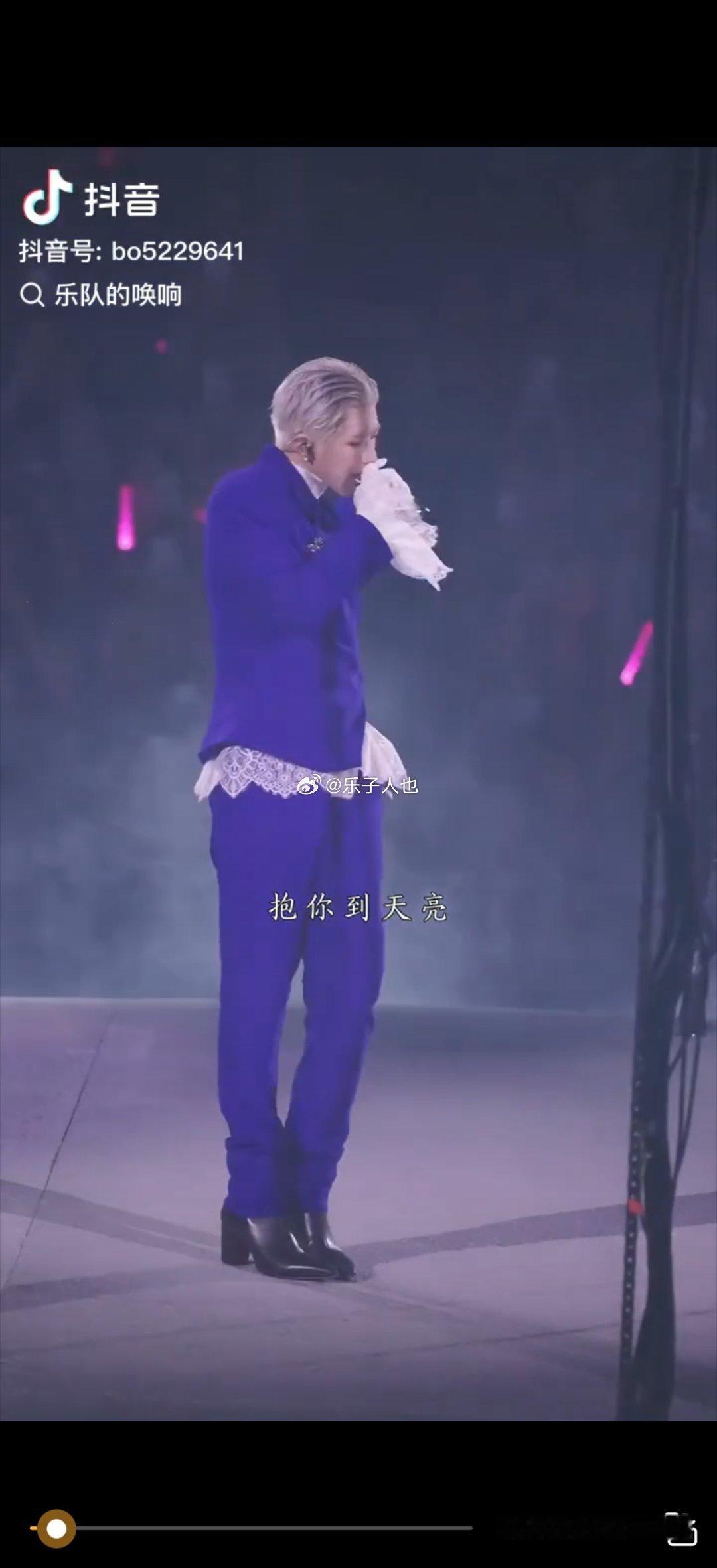 蔡徐坤肯定觉得自己老迷人了吧[笑cry] ​​​