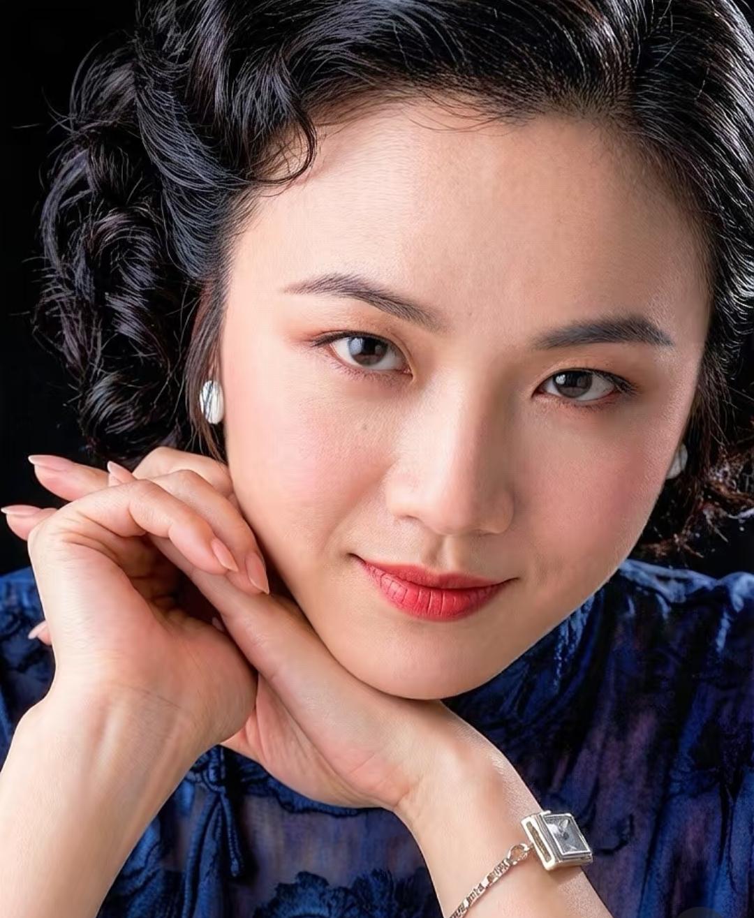 为什么汤唯在《色戒》之前毫无知名度？看看不同时期她饰演的角色就明白了。

很奇怪