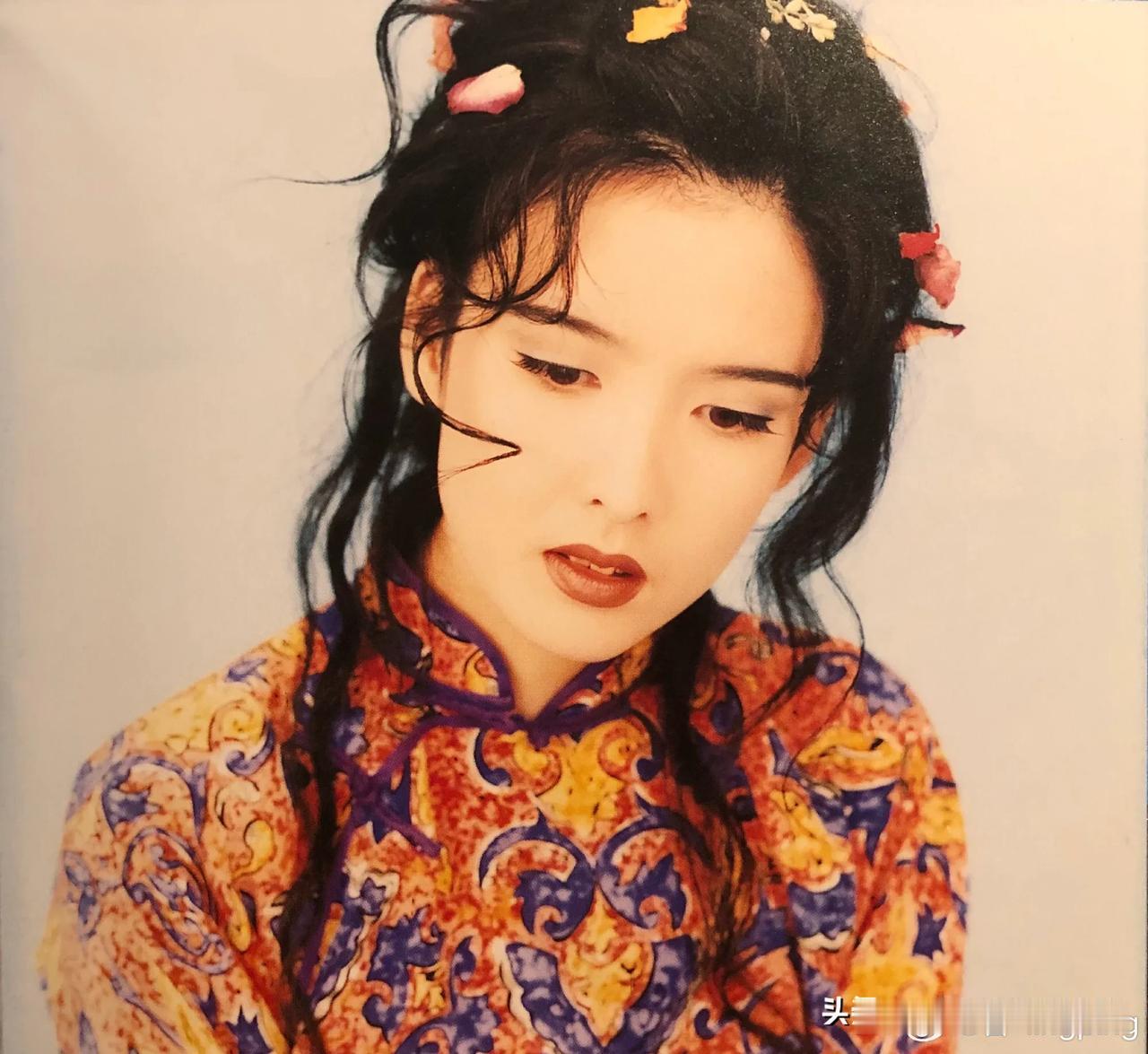 倾国倾城，美若仙姿。