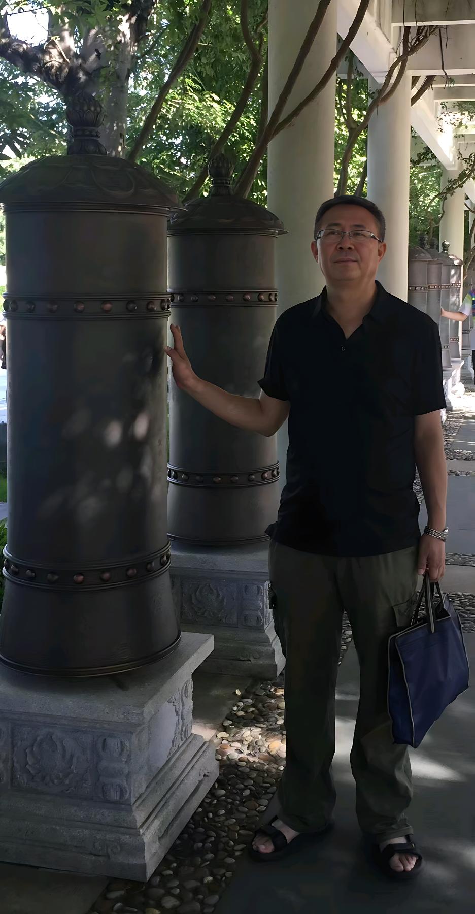 十年笔耕结硕果 长篇小说《小城金韵》正式出版
 
近日，许昌作家赵伟鹏（笔名盛森