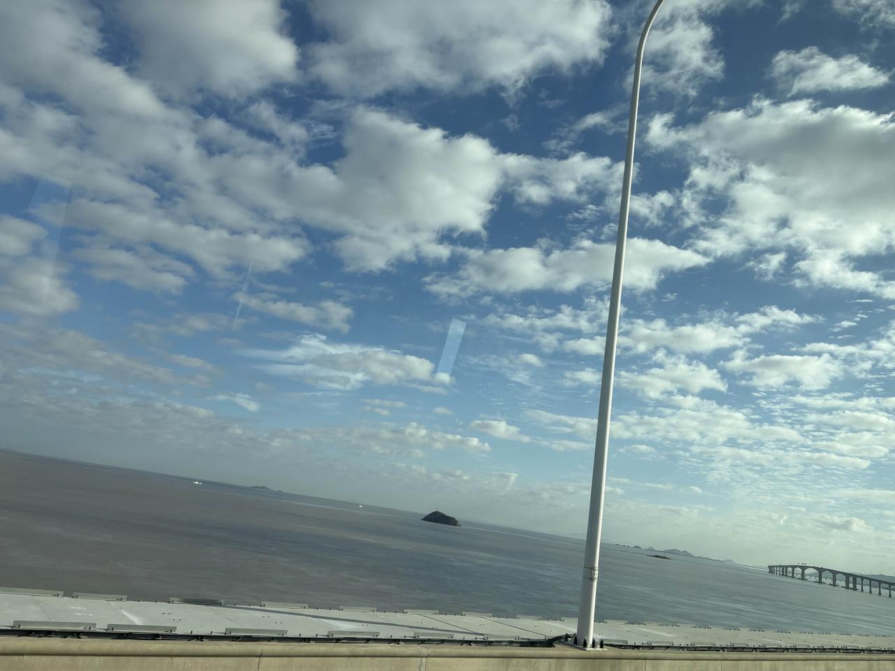 感觉到下个星期要回调，星期一准备抛掉一半。


1. 先想清楚：你是在做短线还是