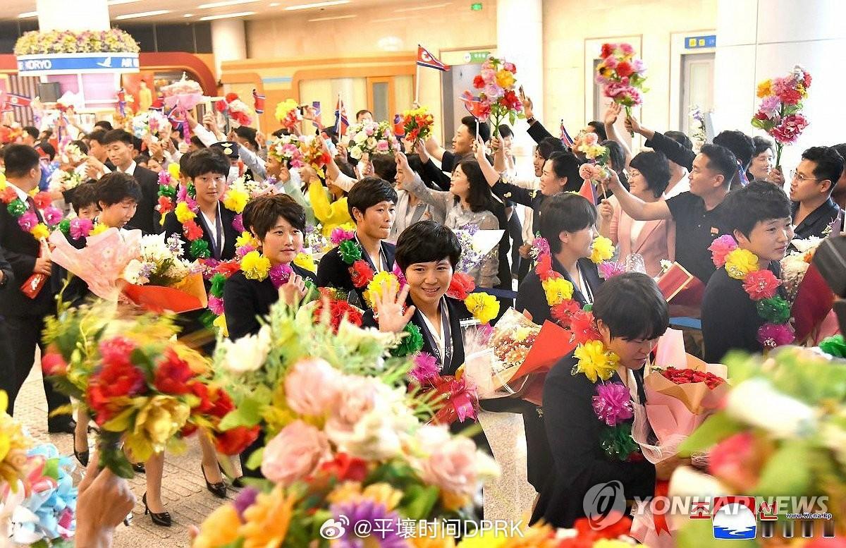 朝鲜举行欢迎仪式庆祝“我故乡”女足队凯旋韩联社首尔5月27日电 据朝中社27日报