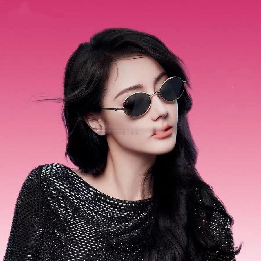 霸气性感巴与乖巧可爱同时出现！Fakeme官宣了首位全球品牌代言人——迪丽热巴。