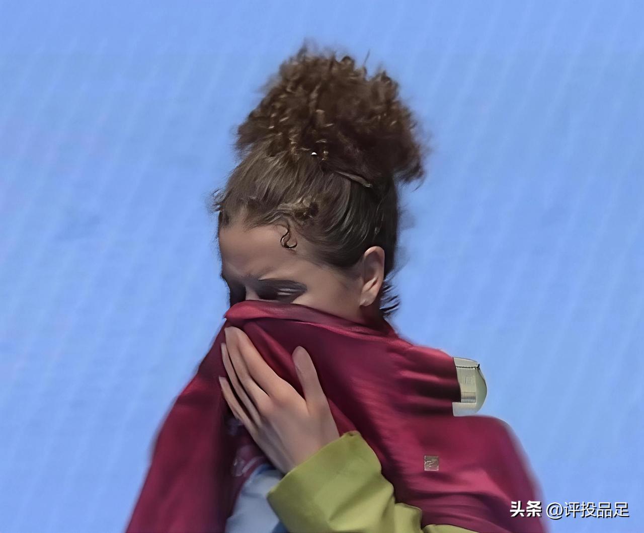 狼真的来了！
女单世界第一孙颖莎刚刚经历一场苦战，在大比分2-3落后，决胜局1-