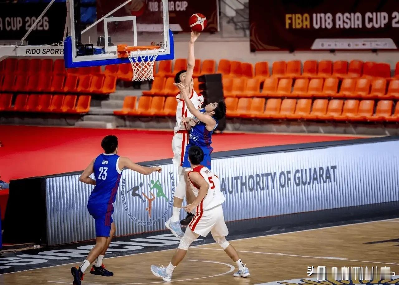 首先内线和外线要分开来看，外线要进nba都难度是内线的一百倍，外线想进nba就要