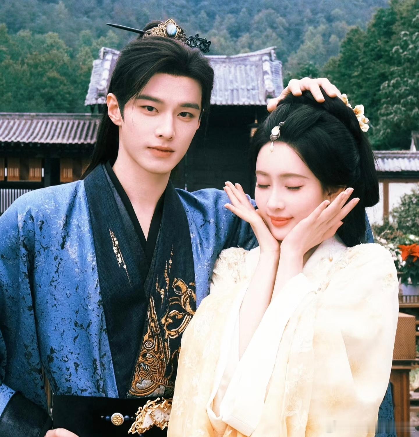 想知道何与孟子义新剧啥时候播，这个《百花杀》妆造可太对味了～ 