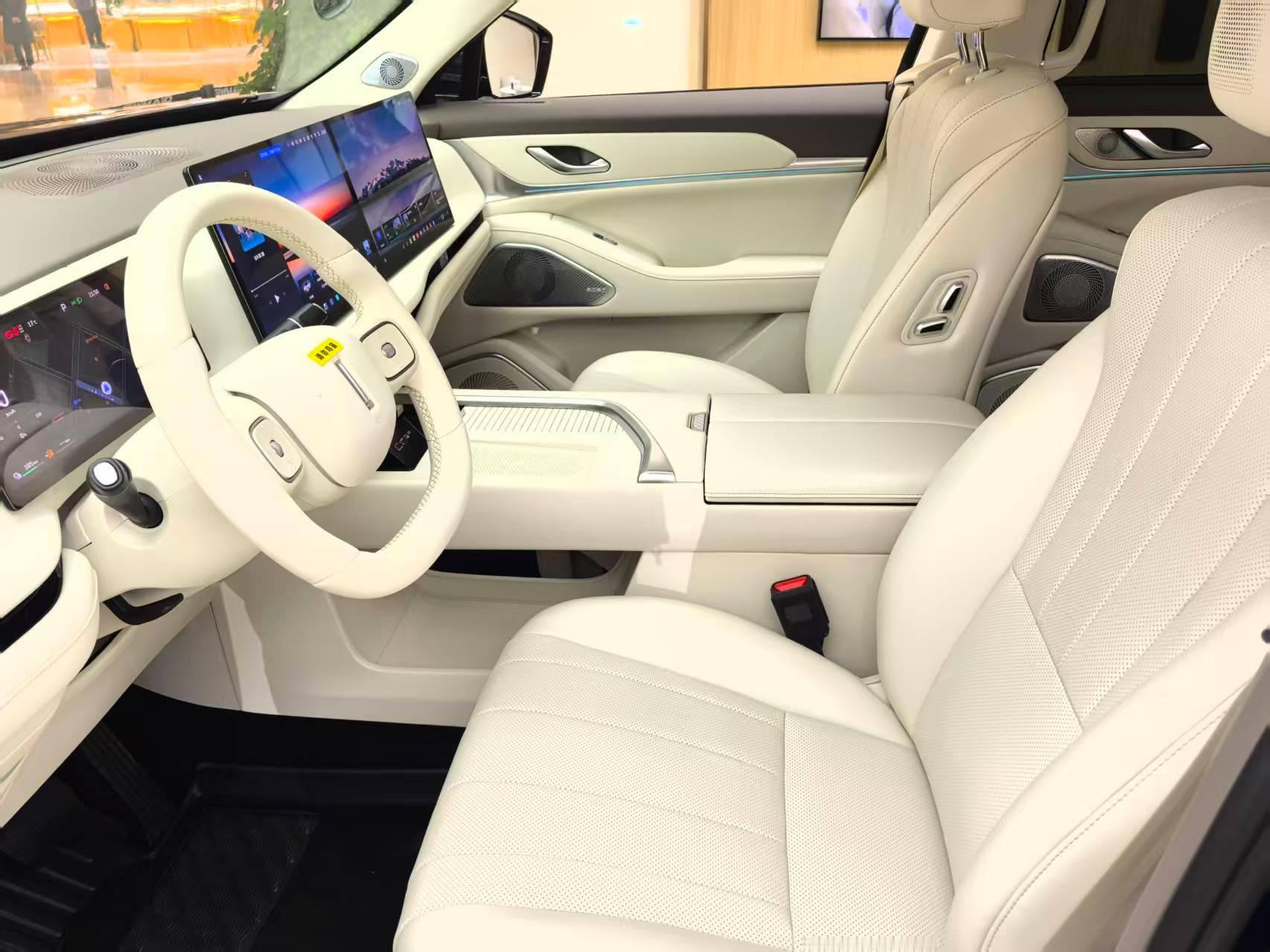 Coffee Pilot 2.0智能驾驶系统高速很省心，三排都有Type-C充电