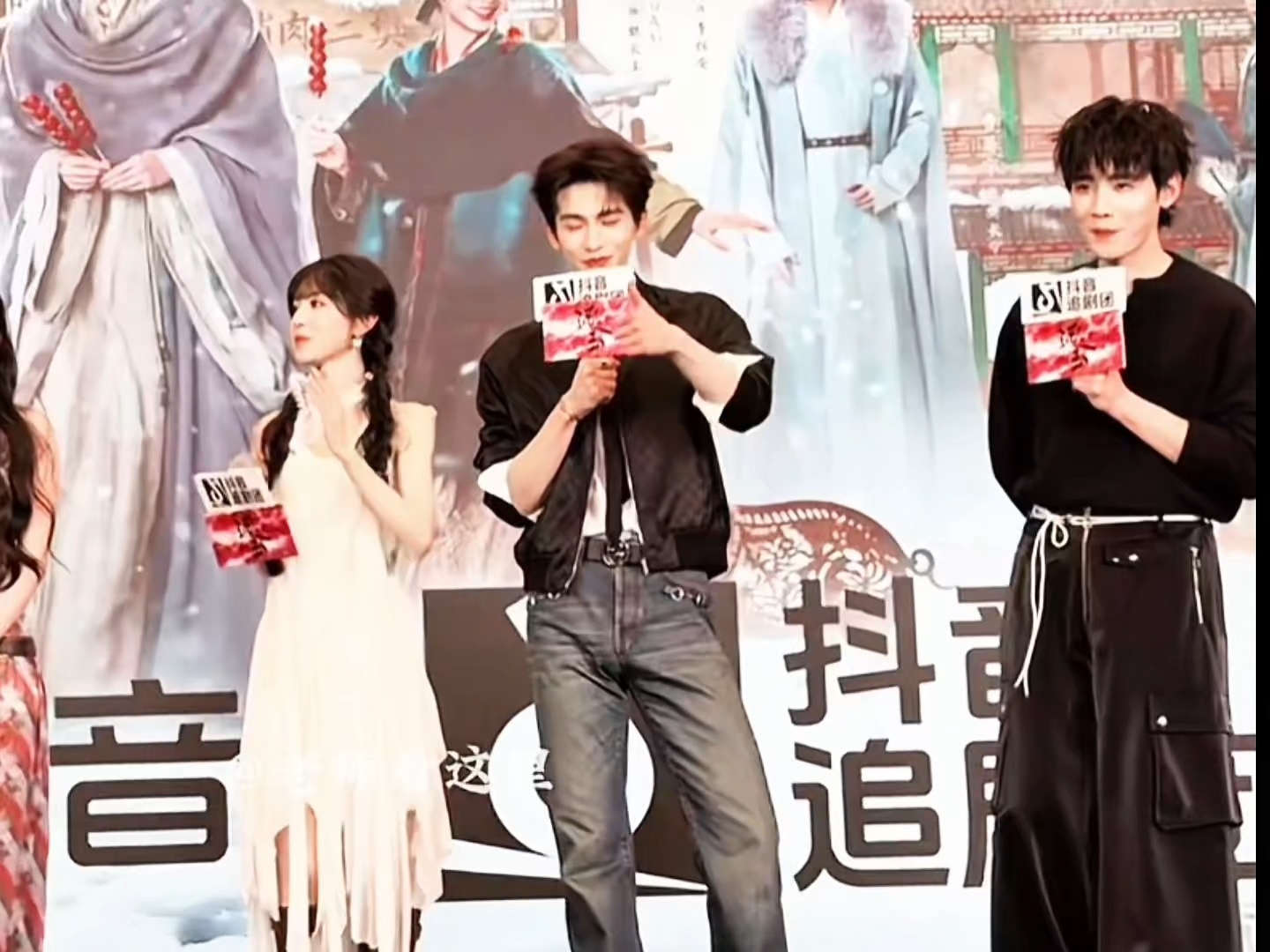 :姐姐姐夫是不是看的很开心呀凌河: cr.见水印 