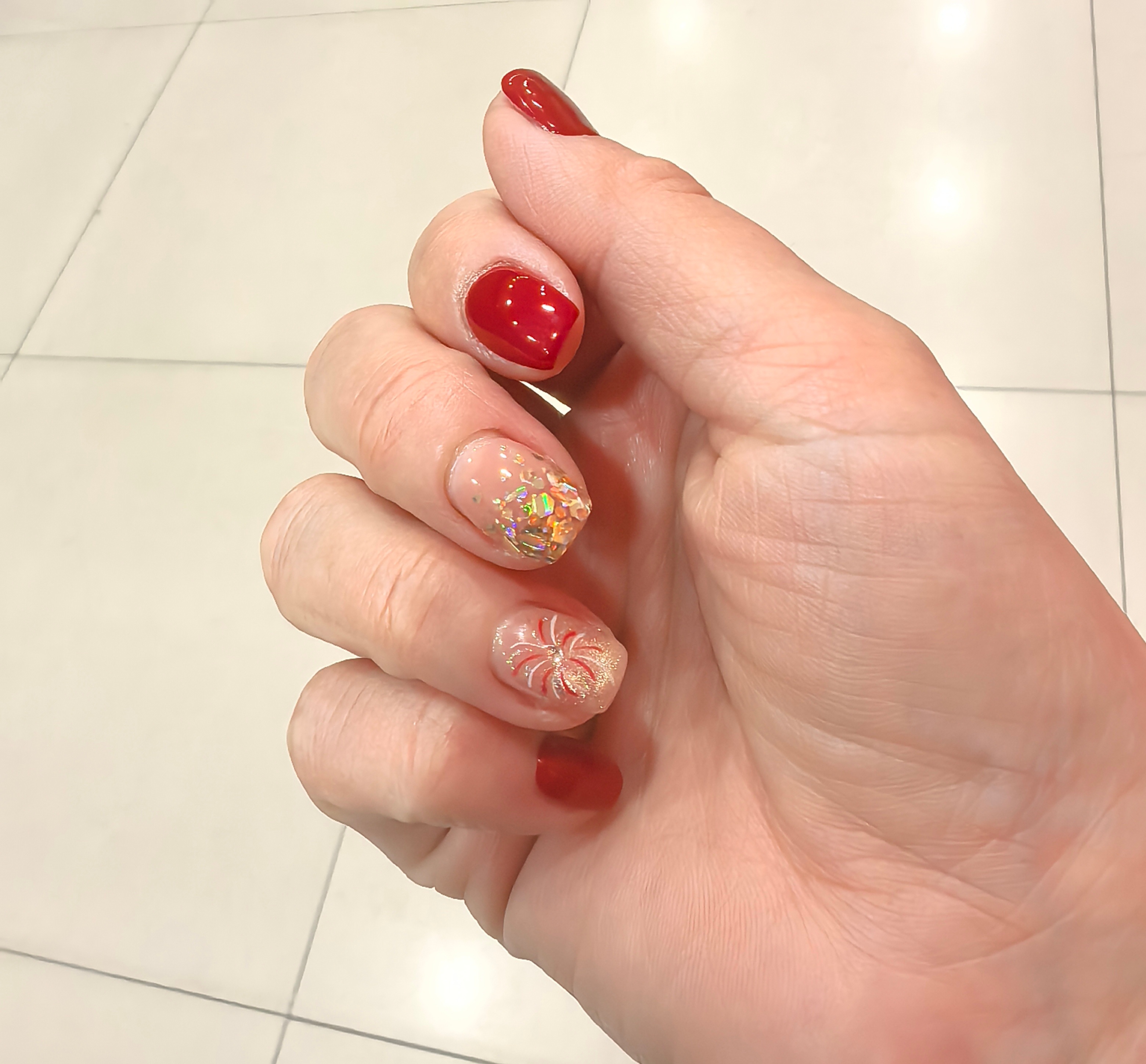 前两天大扫除，昨天做美甲，今天出发去整头发！倒计时春节了！ 