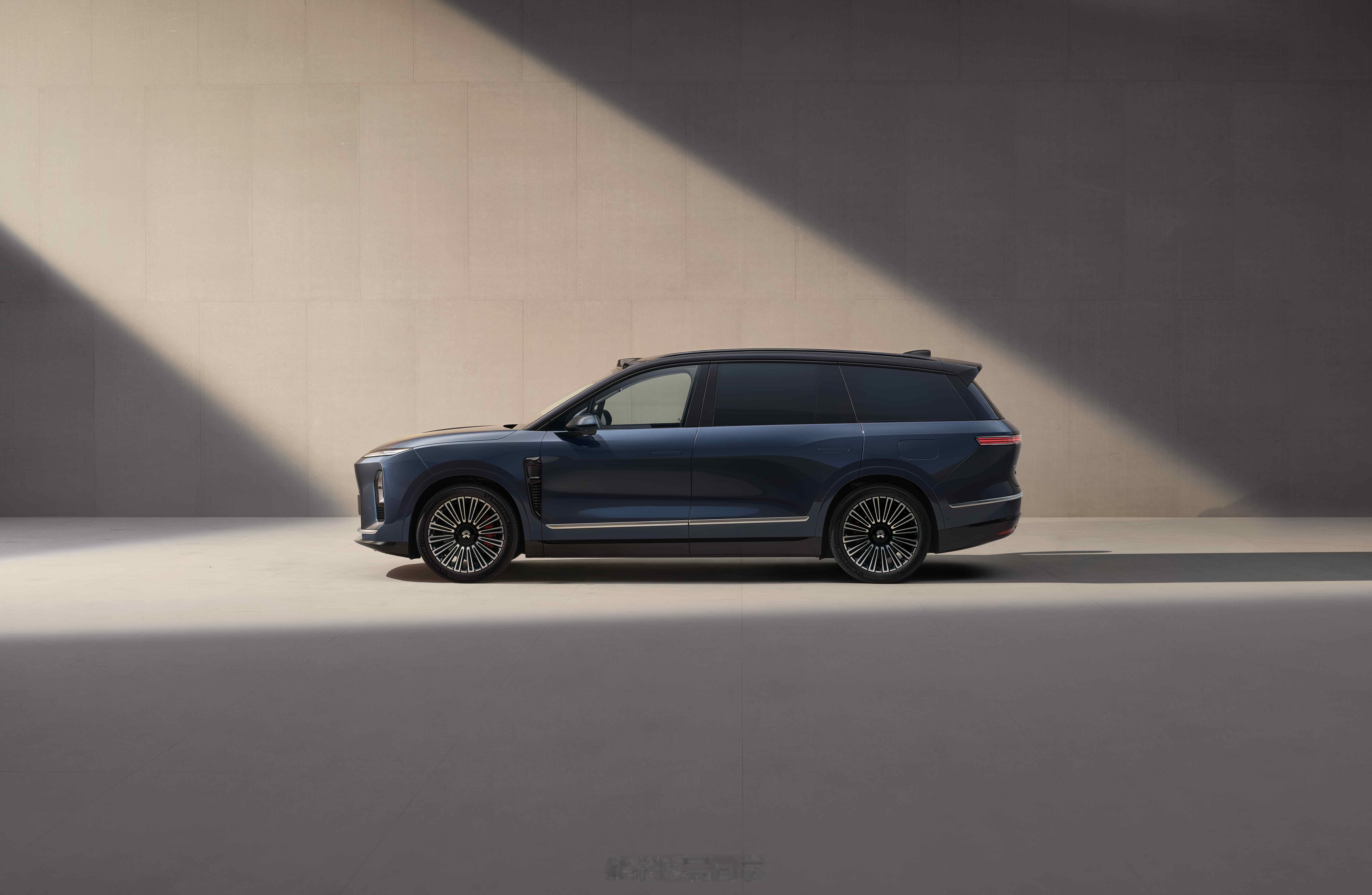 前些天蔚来高管说，11月ES8交付目标希望能到1万台，是蔚来产能最快的一台车听这