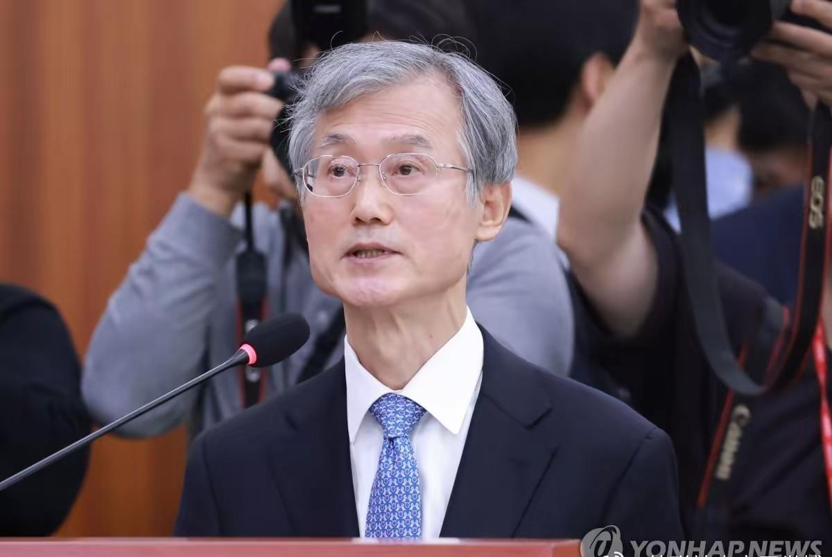 韩国大法院院长曹喜大硬钢总统李在明，在出席国会对他的审查时，他竟然毫不客气的把矛