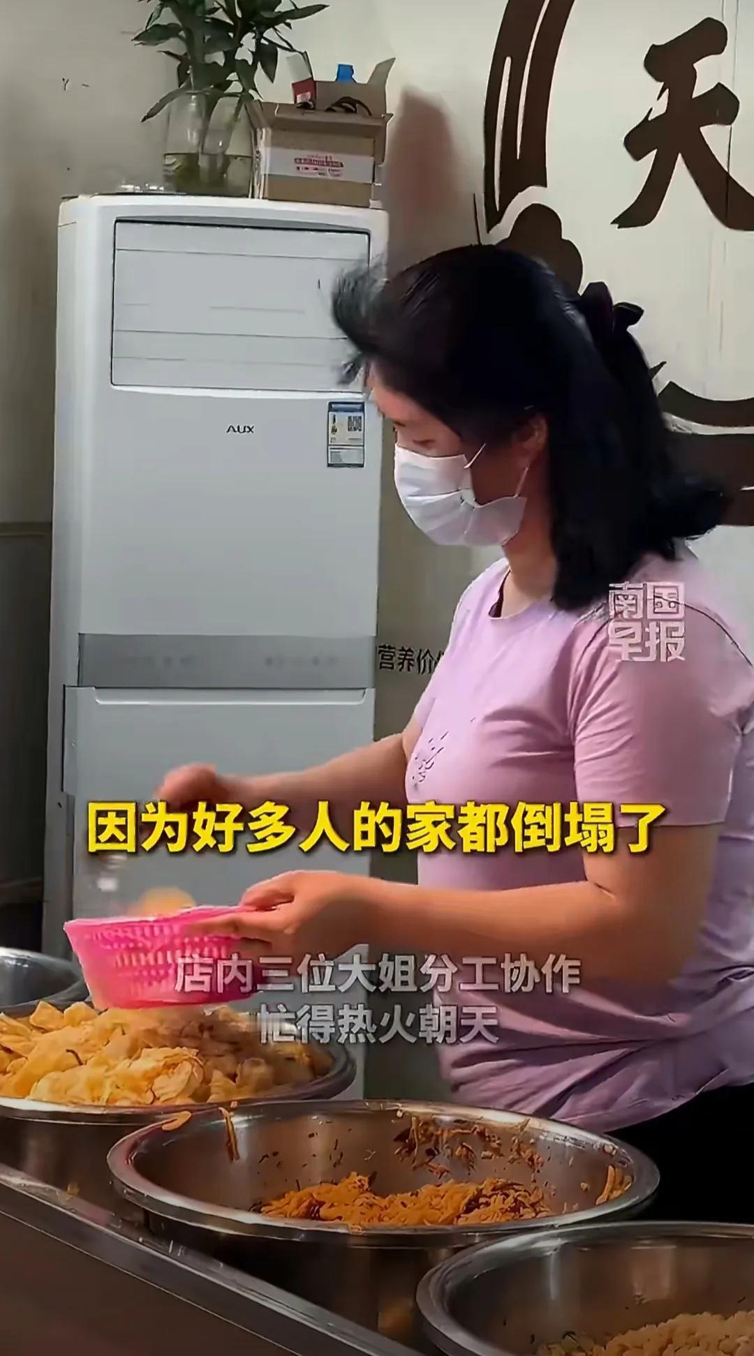柳州地震发生后，
最戳人的一幕出现了，
不是救援，而是排着长长队伍的人，他们手里