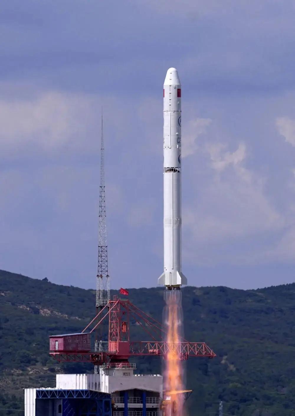 美国铁杆盟友又一颗卫星在中国上天，美国想拦没拦住。8月17日，太原卫星发射中心，