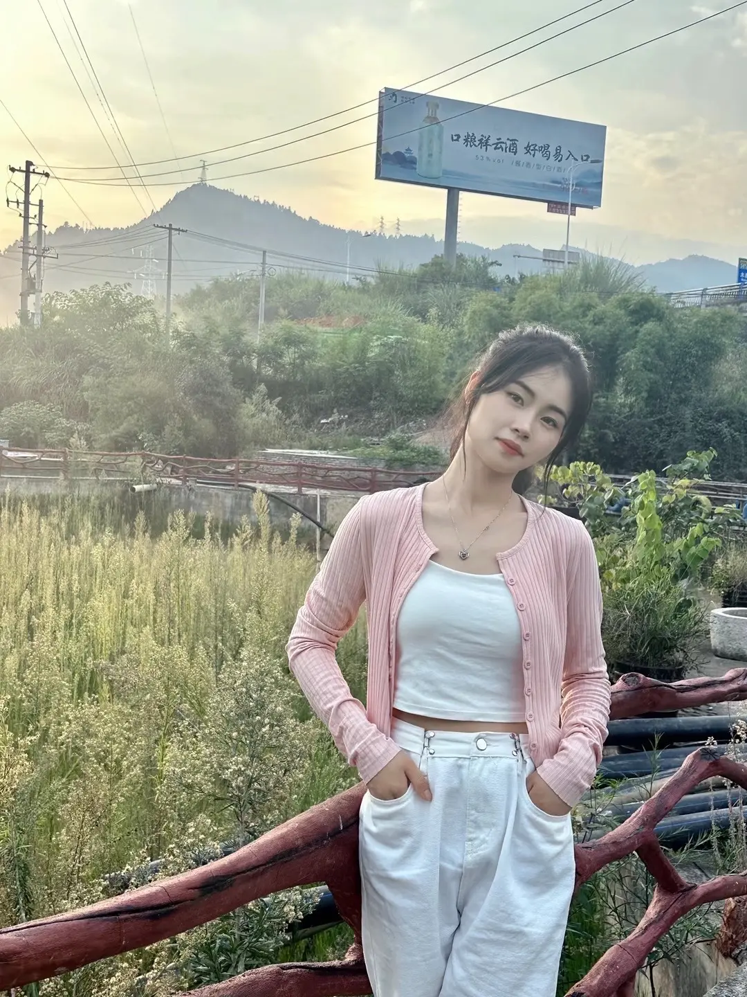 女人结婚就是结婚，嫁人就是嫁人，千万不要说什么父母把我养大不容易，你父...