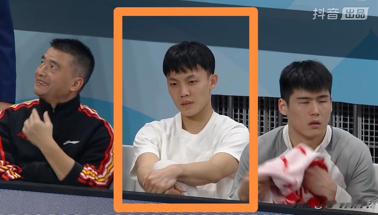 在今天广东东阳光客场挑战宁波町渥的比赛中，发生了特别让人心碎的一幕。当时双方的第