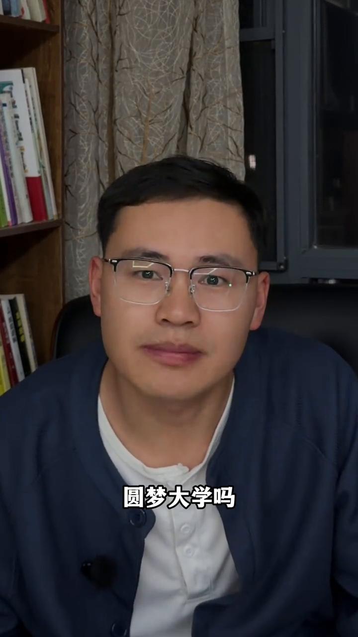 各位高考生，祝你向阳而生。
各位高考生，祝你什么？祝你金榜题名，圆梦大学。可我总