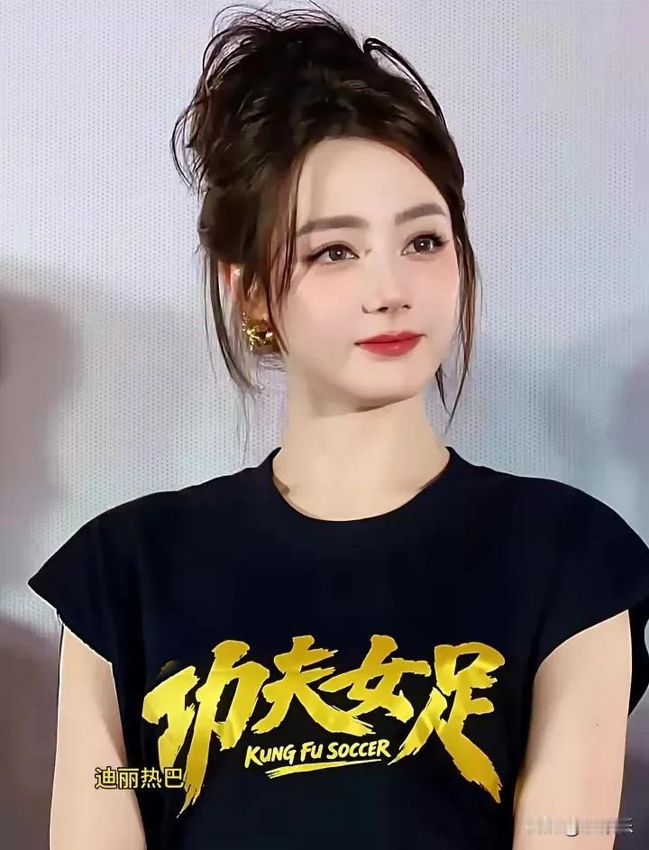 跨越山河与时代，不分国界的绝色风华。
东方温婉雅致，西式明艳热烈，各有各的风骨，