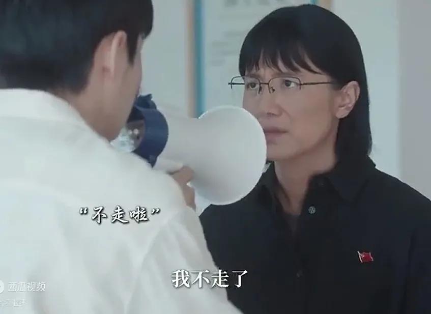 山花烂漫时，又是搞笑时刻
姚老师本来想辞职，张桂梅想留住他
这一段真是太搞笑了