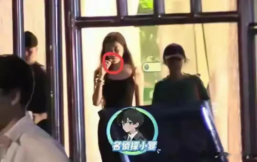 2025年8月14日，一则“李嫣吸电子烟”的消息登上热搜，瞬间引发舆论的广泛关注