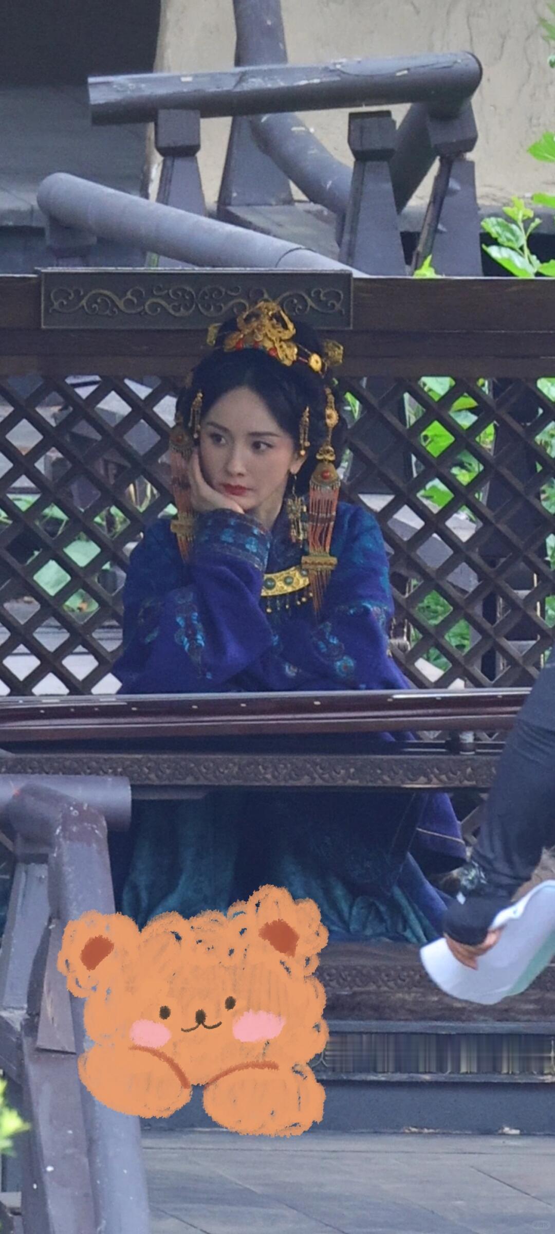 杨幂烫伤在逐渐痊愈了好耶！期待杨幂冯娷＆冯湮儿
