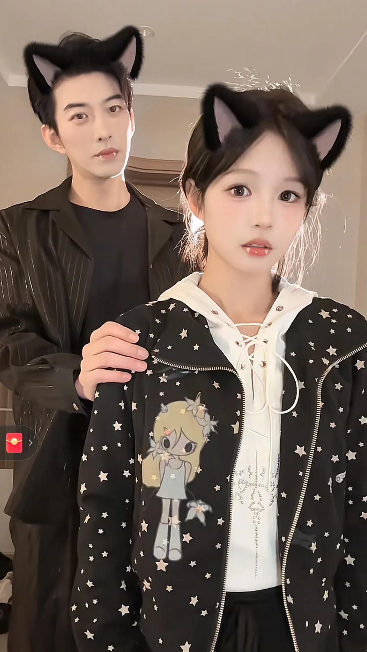 于龙说的没错，漂亮的没她可爱，可爱的没她漂亮。杨咩咩很可爱灵动，也很漂亮。这对相