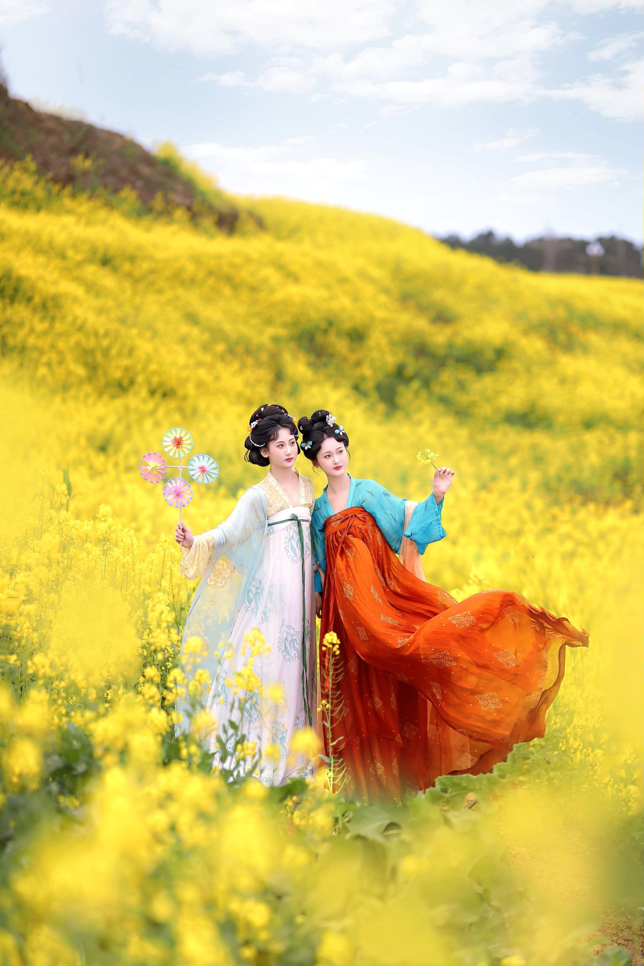 春知晓梦不觉恰似你我当年……油菜花姐妹照也太有氛围了吧古风油菜花写真