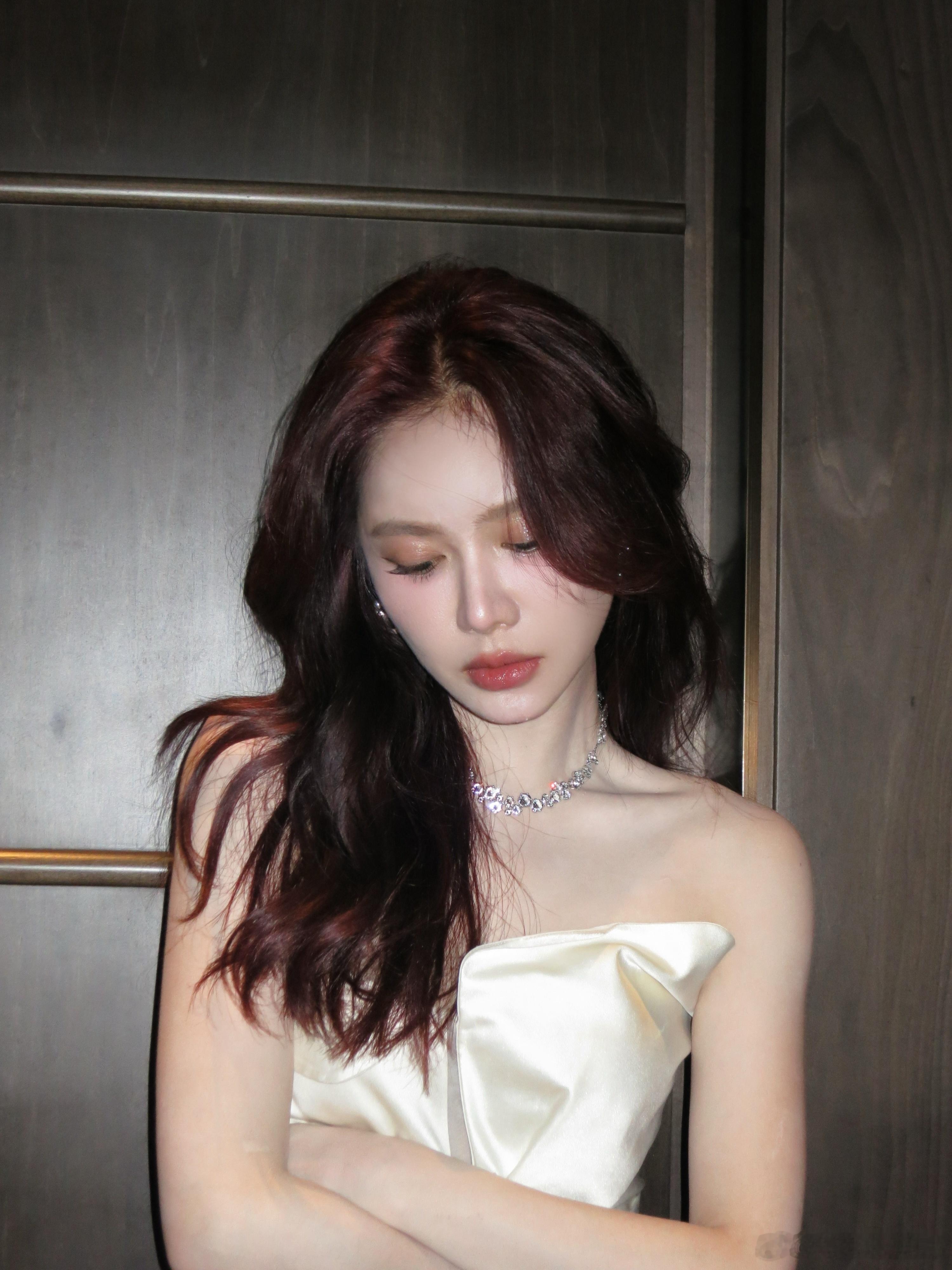 美娜 在复制粘贴的时代，你是手写的诗