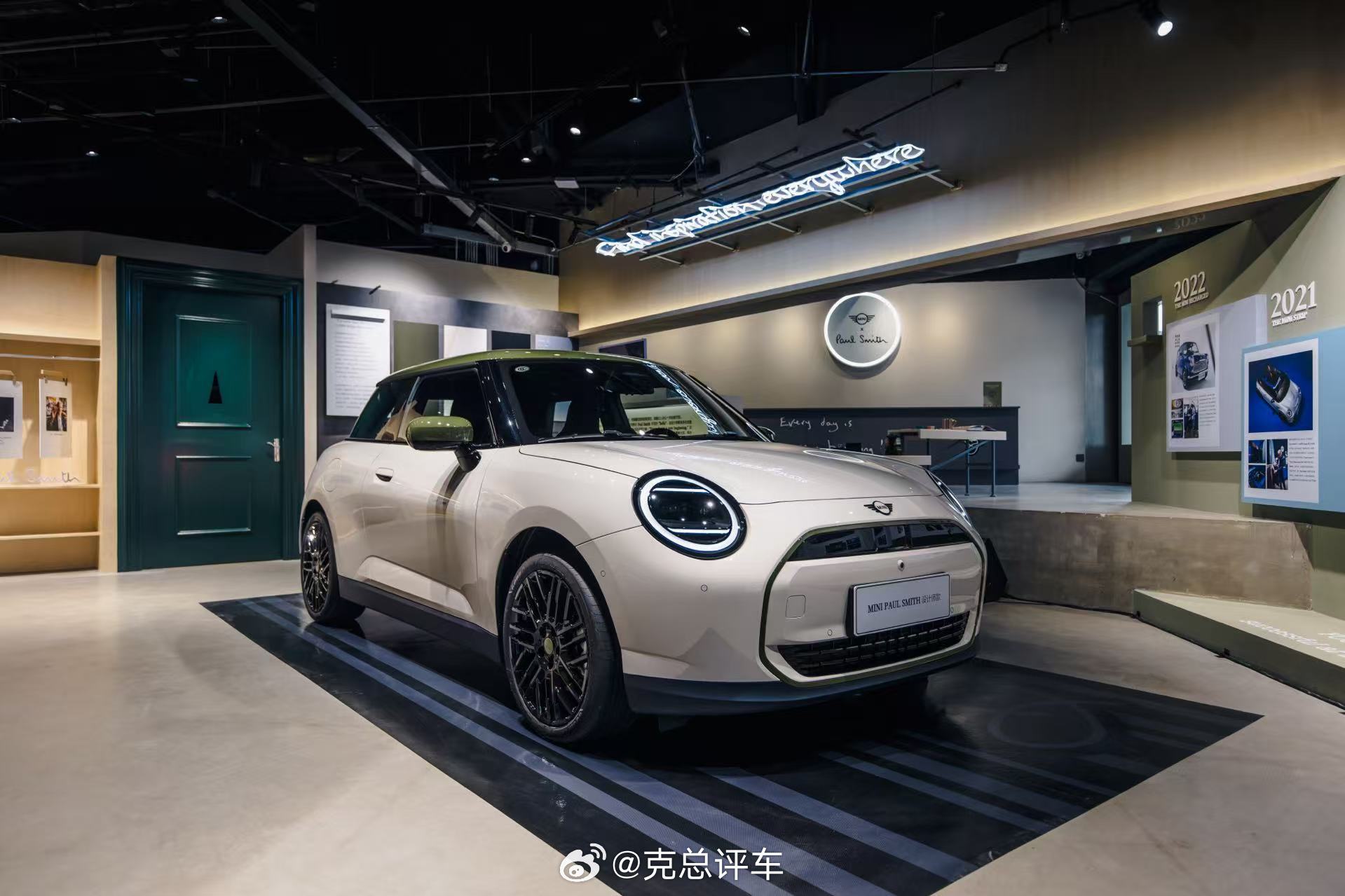 Paul Smith 老爷子设计经典不衰的源头就是他对设计独特的理解。他的40个