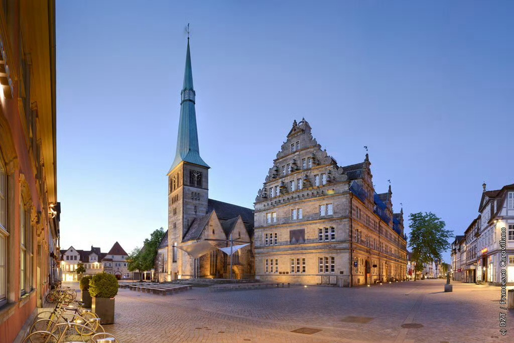 Hameln，就是哈梅尔彩衣吹笛手（Rattenfänger von Hamel