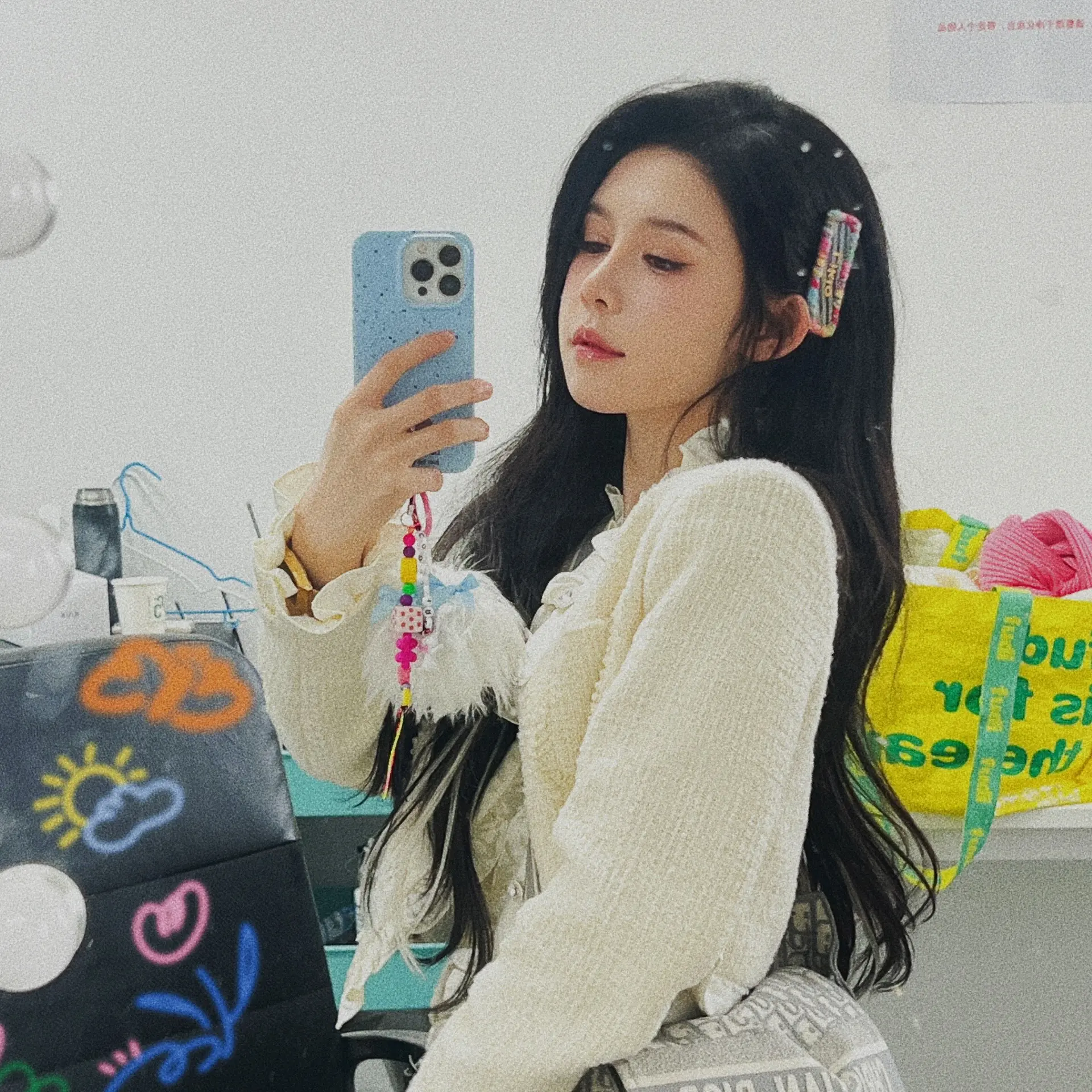 腼腆害羞内向社恐文静小女生