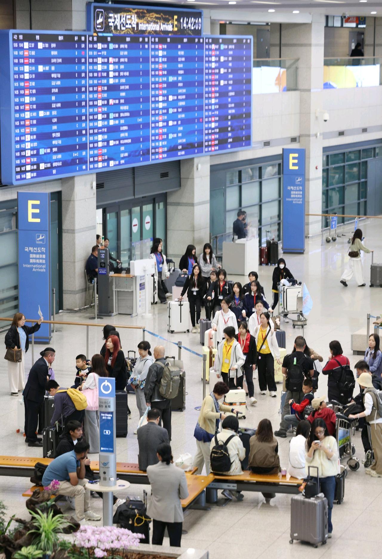 一些韩国媒体称，中国游客是赌场业主要增长动力。4月30日甚至发布消息日本黄金周和