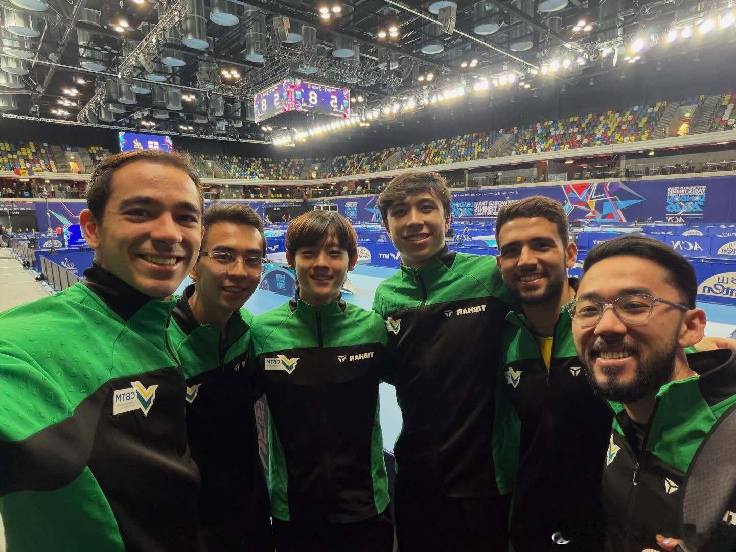 伦敦世乒赛团体赛 雨果·卡尔德拉诺更新🇧🇷巴西男团合影 