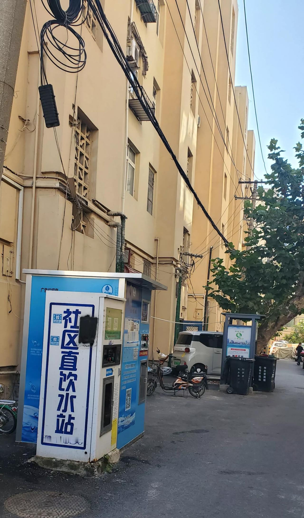 王铎：人民路28号院的故事
近来发现，青岛市人民路28号院添置了两台饮水机。其中