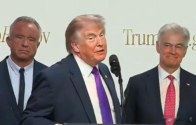 记者:“看到你和马克·库班在一起，真是令人惊讶。很明显，马克在2021年就公开支