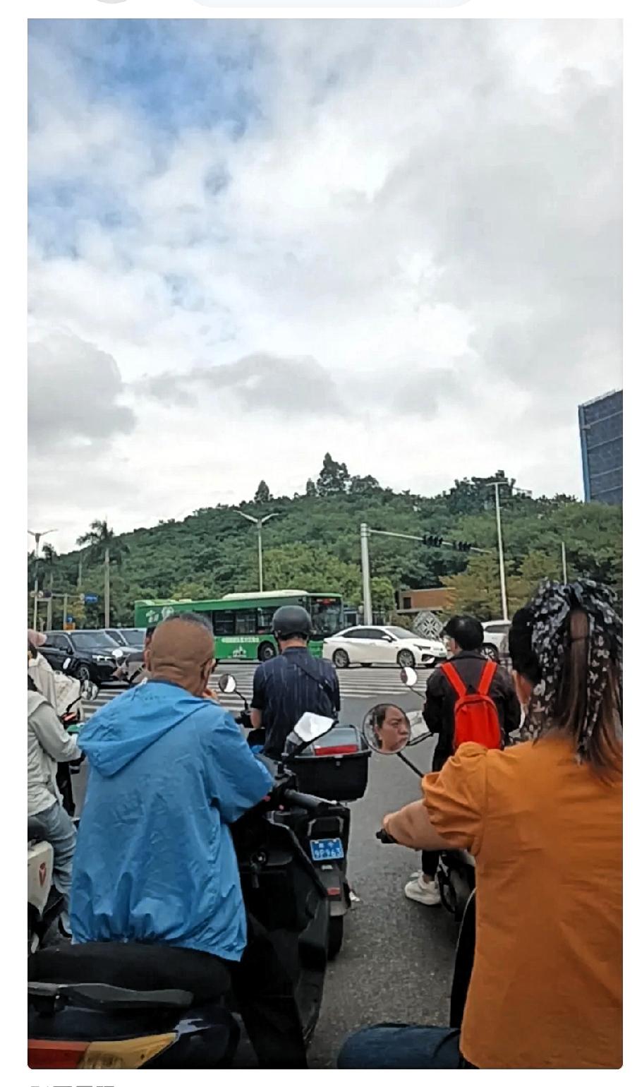 五六十岁的单身女人，千万不要再婚了。
首先，男人的本性就是色。你都五六十了，残花