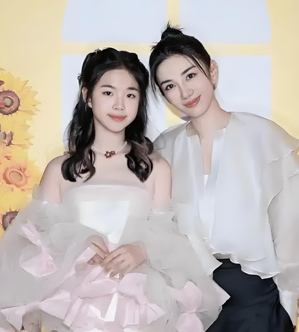 黄奕12岁女儿黄芊玲想当练习生却遭全到网群嘲。追梦本是个人选择，却被贴上星二代的