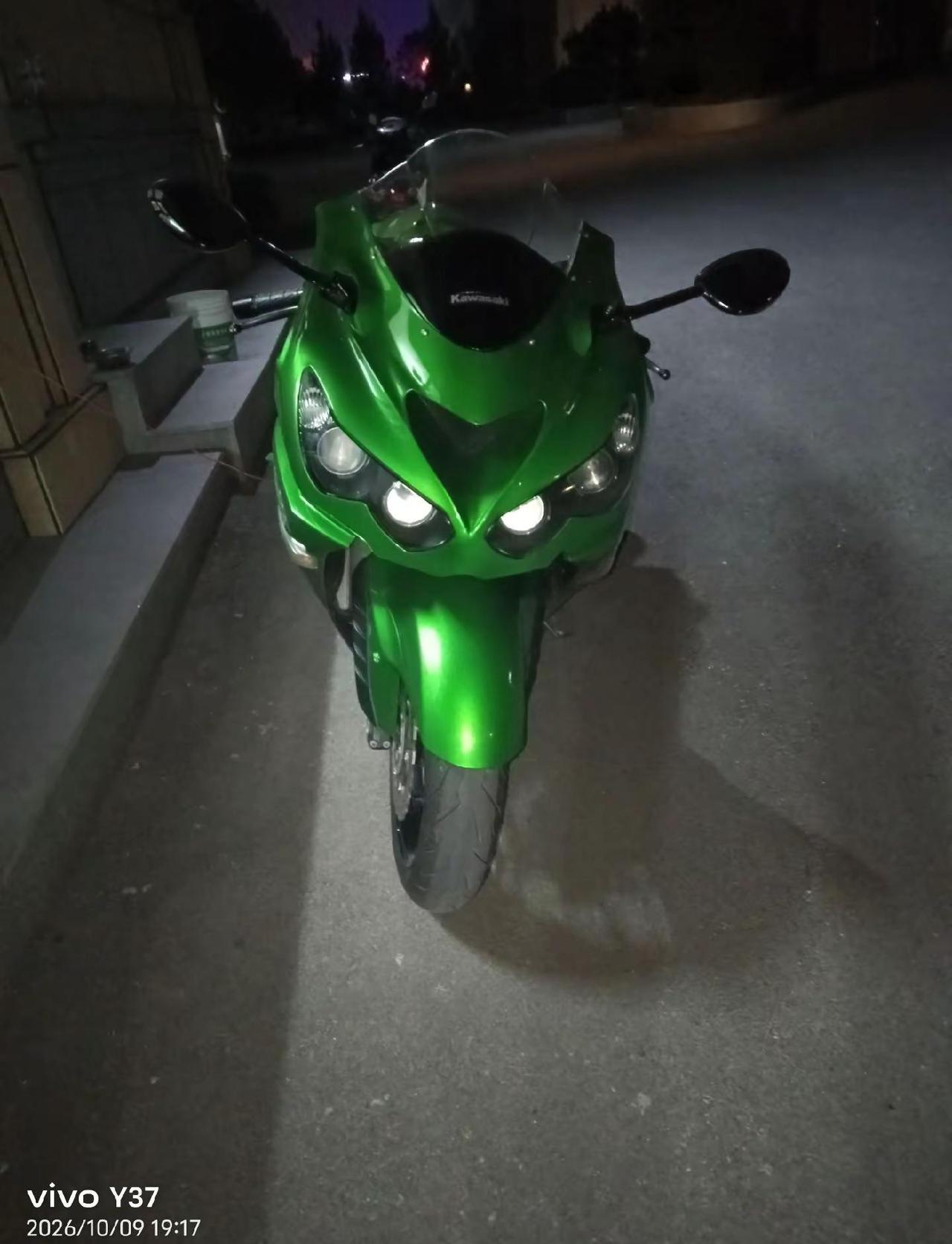 川崎绿党家族永远的荣耀，ZX14R，和铃木隼GSX-1340R，也曾比肩，共同站